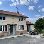 Holiday home Chez Mamie Avec Jardin Et Terrasse, Proche Vichy - Fr-1-489-332 Lavoine