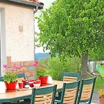 Holiday home Chez Mamie Avec Jardin Et Terrasse, Proche Vichy - Fr-1-489-332