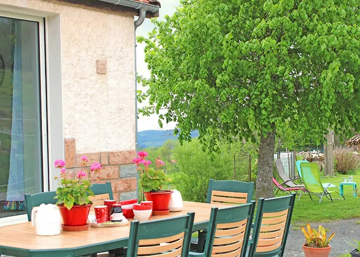 Дом отдыха Chez Mamie Avec Jardin Et Terrasse, Proche Vichy - Fr-1-489-332